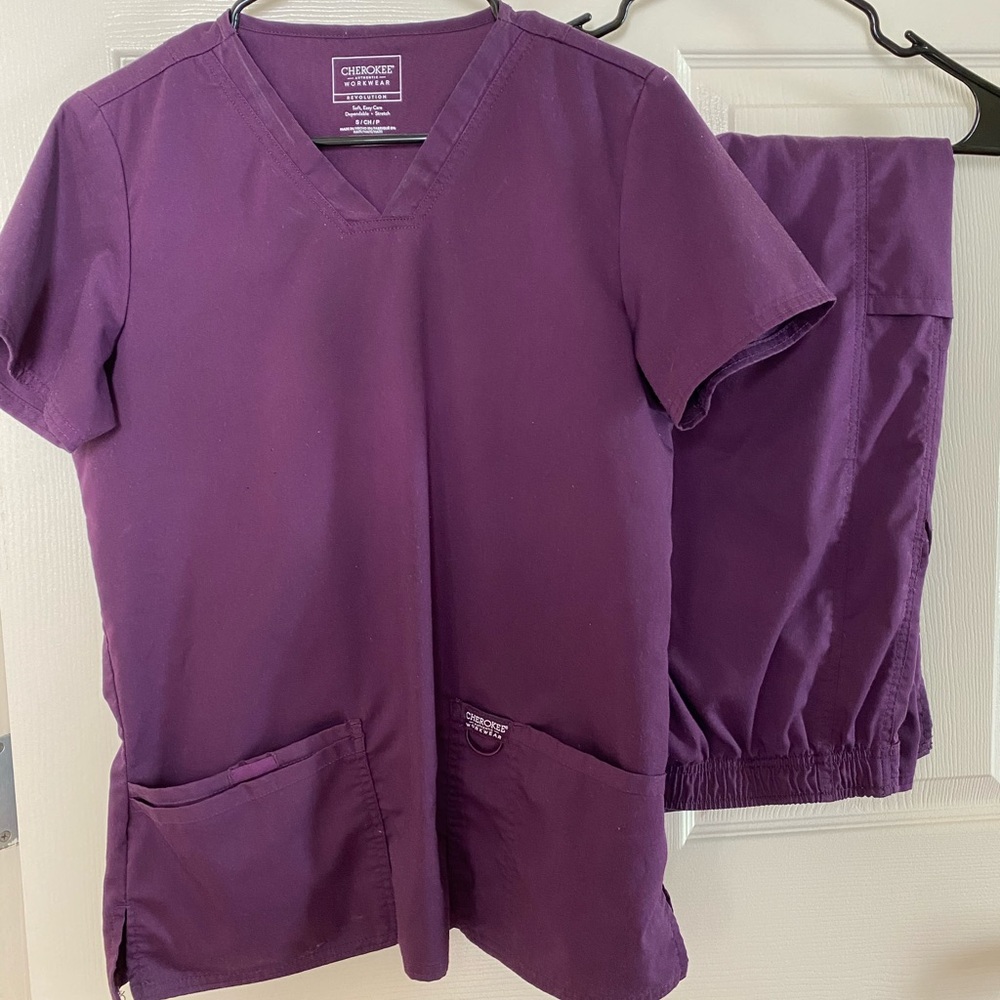 Cherokee Workwear Revolution Scrub Set